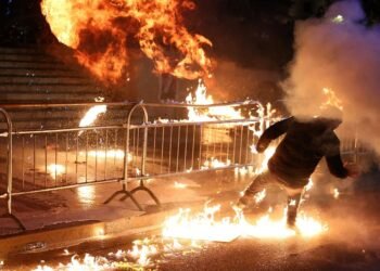 Protest pentru demiterea lui Edi Rama