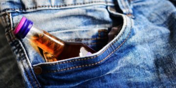 Avertisment OMS de sărbători: Alcoolul ucide un european din 11 și stă în spatele a mii de accidente și acte de violență