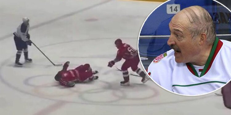 Lukașenko, căzut pe gheață: incident neașteptat într-un meci de hochei