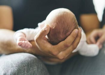 Trei frați au devenit tătici în aceeași zi