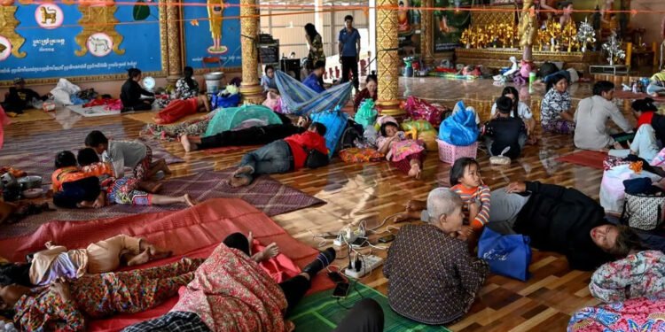 Jumătate de milion de oameni evacuați în Thailanda și Cambodgia, pe fondul escaladării conflictului dintre cele două state