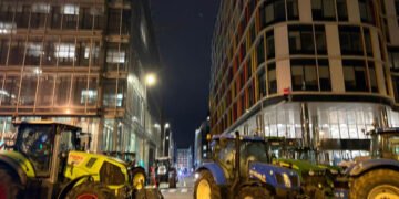 Bruxelles, paralizat de fermieri înaintea summitului UE. Proteste violente față de acordul comercial cu Mercosur
