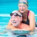 Înotul, sportul ideal după 60 de ani. De ce medicii îl consideră „cea mai echilibrată formă de mișcare”