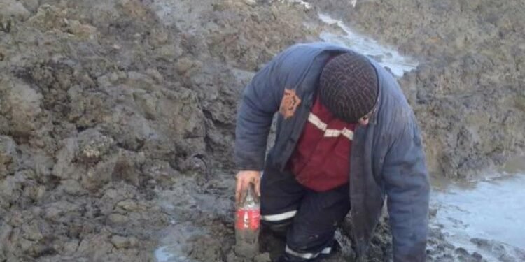 Noroi până la glezne și oameni care nu se plâng. Viața minerilor din CEO, între ploi, efort și speranța unor drumuri mai bune