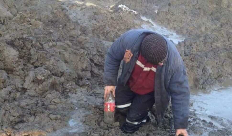 Noroi până la glezne și oameni care nu se plâng. Viața minerilor din CEO, între ploi, efort și speranța unor drumuri mai bune