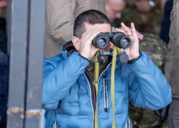 Ministrul Miruță, atacat dur de o avocată: „Tatăl dvs., sinecurist comunistoid!”