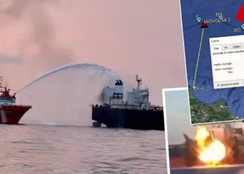 Nou atac asupra unei nave comerciale în Marea Neagră: petrolierul MIDVOLGA-2, lovit la 80 de mile de coasta turcă