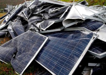 Energie verde??? Peste 11 milioane de tone de panouri vor deveni deșeuri