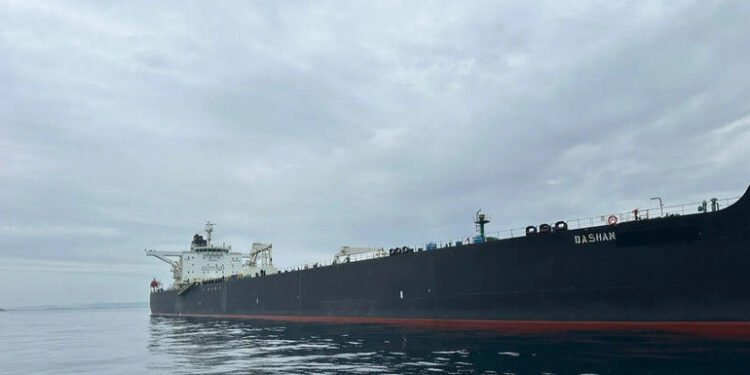 Criză pe mările Americii: peste 30 de petroliere „blocate” în Venezuela, după ce SUA au confiscat un superpetrolier încărcat cu petrol