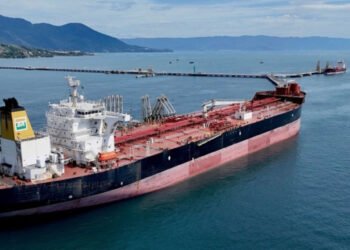 Interdicție totală pentru transportul petrolului rusesc pe petroliere occidentale