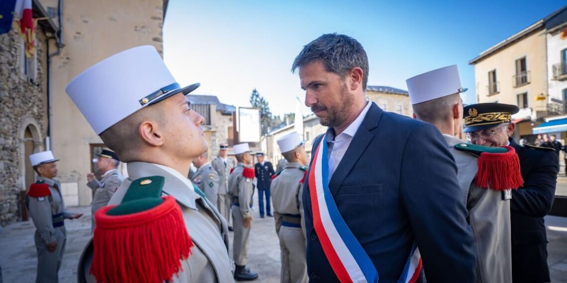 A demisionat după ce a lipsit cinci luni din primărie