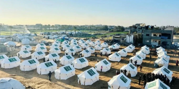 Arabia Saudită ridică o tabără de urgență în Gaza: peste 250 de corturi pentru familiile rămase fără adăpost