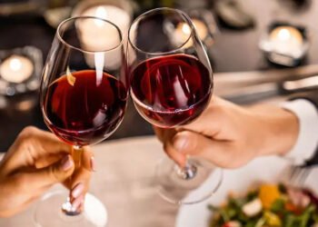 Arabia Saudită, schimbare istorică: străinii cu venituri mari pot cumpăra alcool. Interdicția din 1952 începe să se clatine