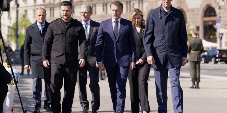 Presă: Macron și Merz l-ar fi avertizat pe Zelenski că SUA ar putea „trăda” Ucraina în privința teritoriilor