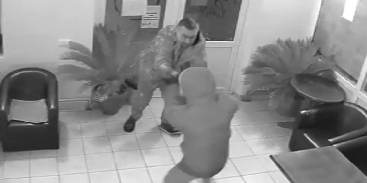 Prins la furat chiar de proprietarul cafenelei