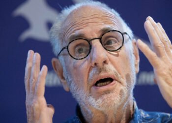 Creatorul „capsulei sinucigașe” anunță o versiune pentru cupluri și introducerea inteligenței artificiale. Experții avertizează asupra riscurilor