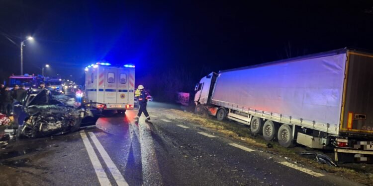 Șofer de 19 ani, prăpădit în accident