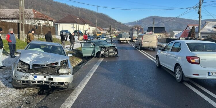 Trei mașini avariate pe DN7