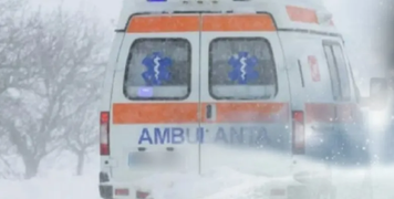 Ambulanță blocată în zăpadă