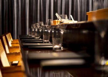 Un bar din Japonia oferă băuturi gratuite celor care se gândesc să-și schimbe jobul: „Nu e recrutare, e claritate”