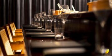 Un bar din Japonia oferă băuturi gratuite celor care se gândesc să-și schimbe jobul: „Nu e recrutare, e claritate”