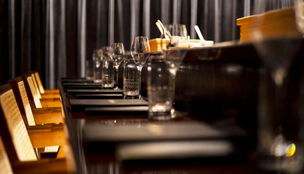 Un bar din Japonia oferă băuturi gratuite celor care se gândesc să-și schimbe jobul: „Nu e recrutare, e claritate”