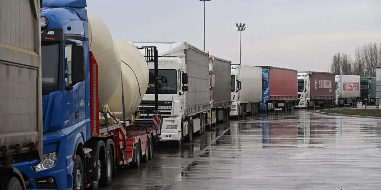 Blocadă la granițele din Balcanii de Vest: transportatorii protestează împotriva noilor reguli de intrare în UE