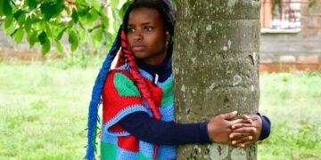 A îmbrățișat un copac timp de 72 de ore și a intrat în Cartea Recordurilor Guinness