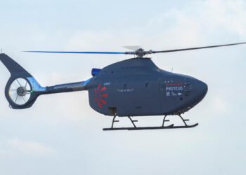 Marina Regală britanică testează primul elicopter autonom de mari dimensiuni pentru urmărirea submarinelor