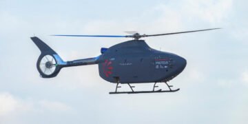 Marina Regală britanică testează primul elicopter autonom de mari dimensiuni pentru urmărirea submarinelor