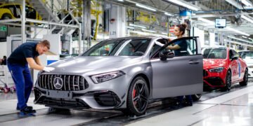 Mercedes mută producția Clasei A din Germania în Ungaria. Alarmă pe piața muncii auto germane, optimism la Budapesta
