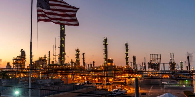 SUA pun presiune pe giganții petrolieri: vrei despăgubiri din Venezuela? Revii rapid și investești pe banii tăi