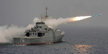 Tensiunile dintre Iran și SUA cresc periculos: exerciții militare în Strâmtoarea Hormuz și mișcări strategice ale marilor puteri