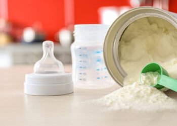 Alertă alimentară în Europa: toxină periculoasă descoperită în lapte praf pentru sugari. Nestlé retrage loturi din mai multe țări