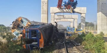 Thailanda: O macara s-a prăbușit peste un tren de pasageri. Cel puțin 22 de morți și zeci de răniți