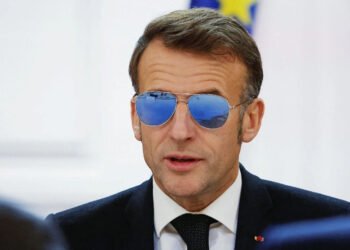 Emmanuel Macron, cu ochelari de soare la Palatul Élysée. Președintele Franței confirmă o problemă medicală