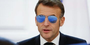 Emmanuel Macron, cu ochelari de soare la Palatul Élysée. Președintele Franței confirmă o problemă medicală