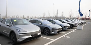 Polonia strânge șurubul securității: mașinile fabricate în China, interzise în și lângă unități militare