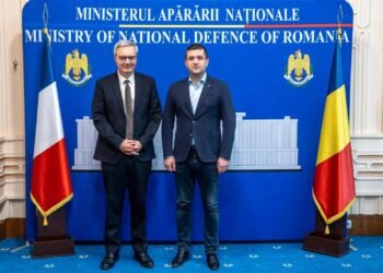 Critici privind ținuta ministrului Apărării la întâlniri oficiale. Radu Tudor: „O lipsă de prețuire față de funcție”