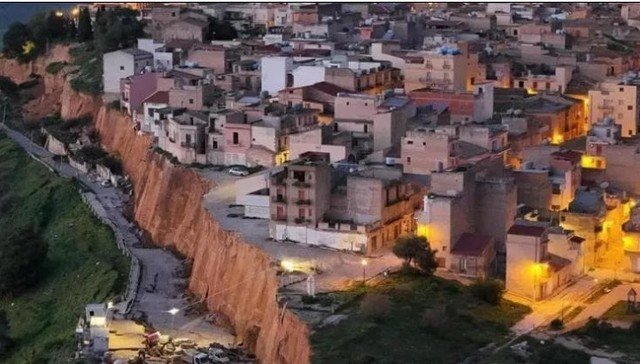 Cum a ajuns un oraș pe marginea prăpastiei