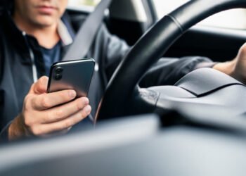 Cursă de coșmar! Șofer de ride-sharing, reținut după ce a dus o tânără într-o zonă întunecată