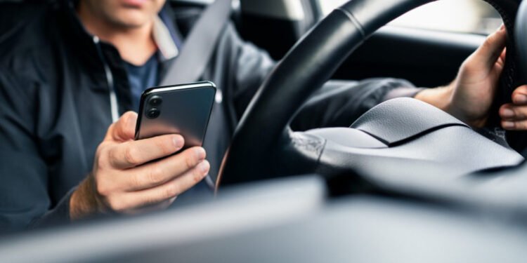 Cursă de coșmar! Șofer de ride-sharing, reținut după ce a dus o tânără într-o zonă întunecată