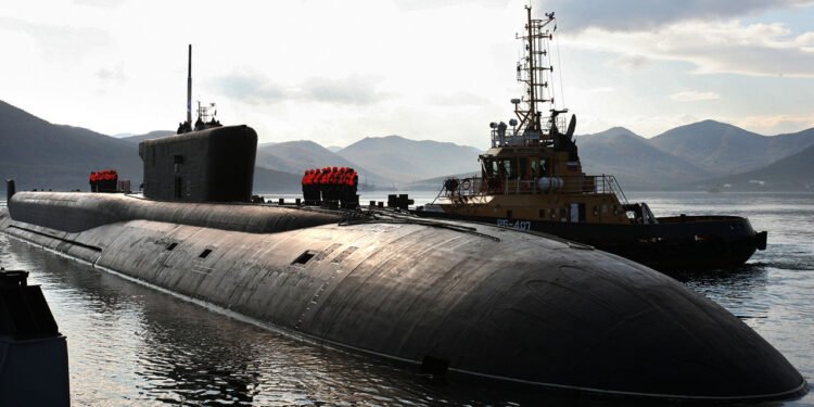 Tensiuni tot mai ridicate pe Atlantic: Rusia trimite un submarin să escorteze petrolierul urmărit de SUA