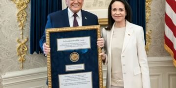 Trump a acceptat medalia Nobel de la Machado