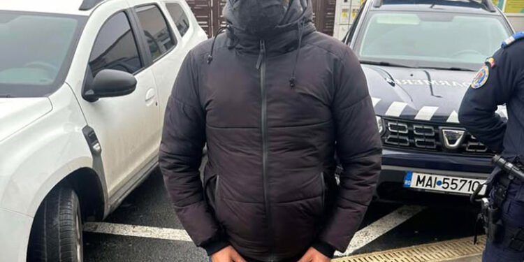 Om mare și fără minte. El a dat cu pietre în biserică!