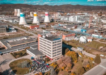 Concediază 1.200 de angajați și oprește producția din cauza prețului mare la energie