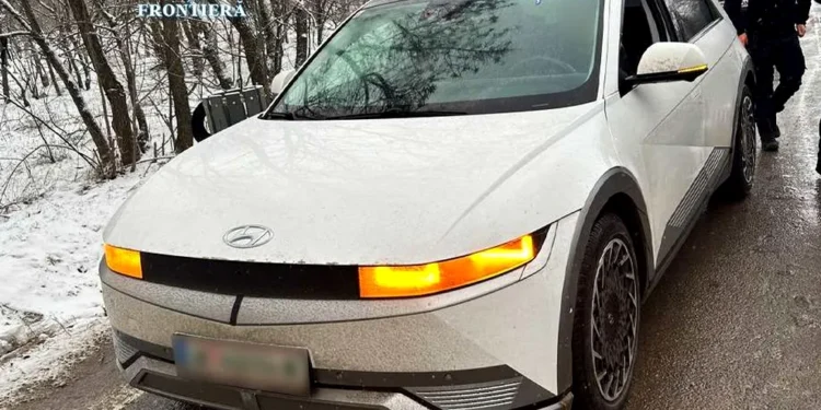 Mașină de lux căutată furată, șofer urmărit internațional