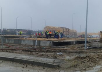 Accident grav pe un șantier din Târgu Jiu: muncitor căzut de la înălțime, transferat de urgență la Craiova