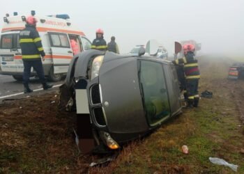 Impact puternic între un TIR și un autoturism