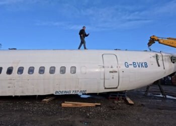 Un britanic vrea să îngroape un Boeing 737 în grădină și să-l transforme într-un buncăr nuclear